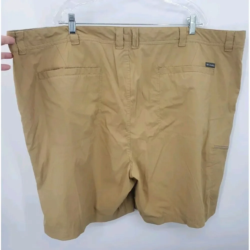 Columbia Tan Hiking Shorts Men's Size 52 Inseam 8 Inches Pockets Lightweight